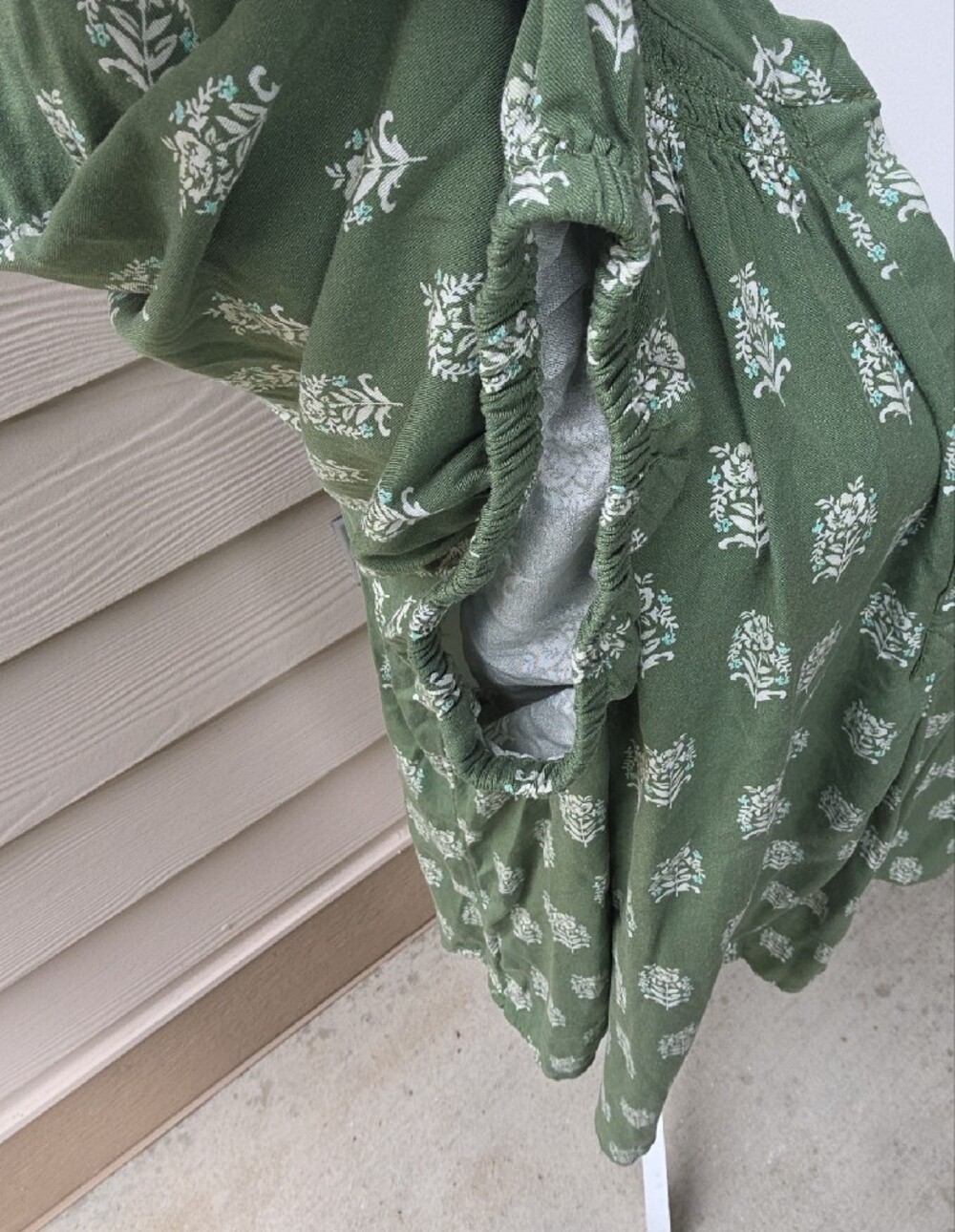 Crown & Ivy Women’s 2X Olive Green Floral Peasant Tunic - Picture 5 of 12